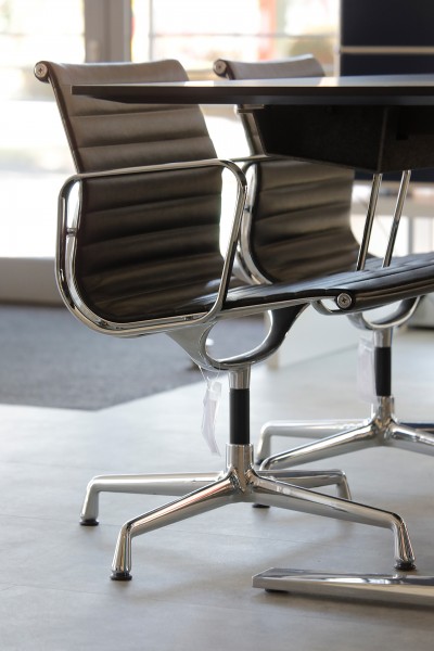 Eames Aluminium Chairs - A pioneering design